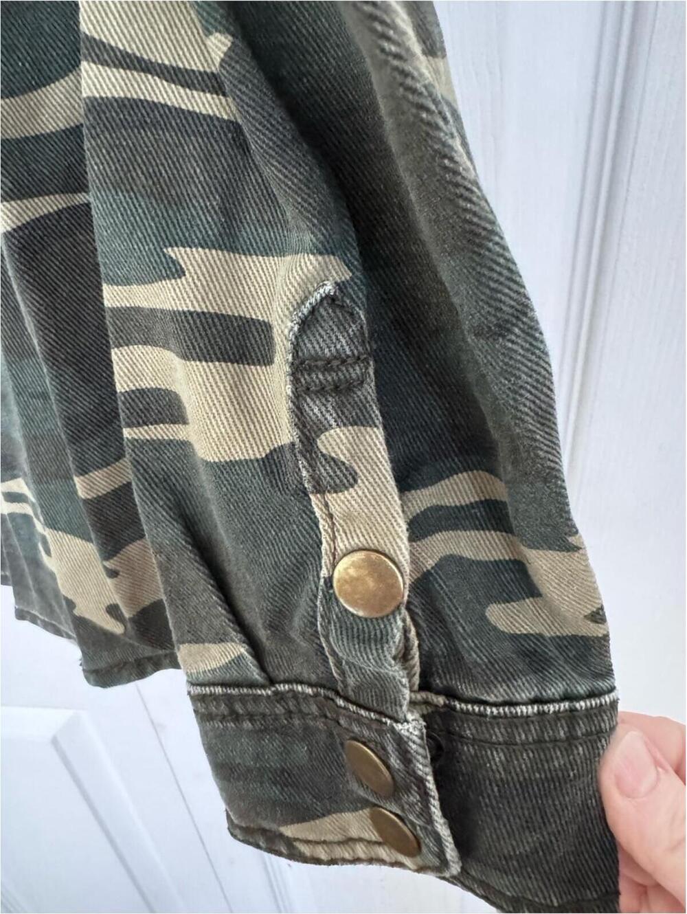 Forever 21 Green and Cream Camo Utility Jacket - Picture 5 of 9
